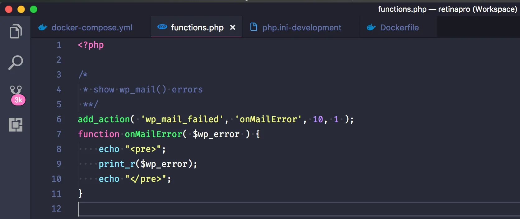Editor de código com o arquivo functions.php aberto, mostrando o hook wp_mail_failed e a função onMailError que imprime o erro.